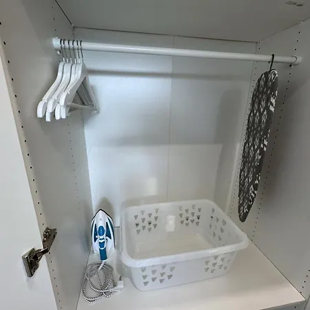 Modernes In Lage Komfortabel Eingerichtet Mit Arbeitsplatz Und Kueche - Geibelsuite *