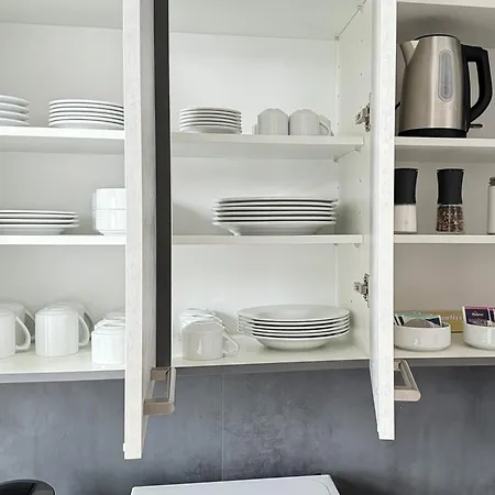 Modernes In Lage Komfortabel Eingerichtet Mit Arbeitsplatz Und Kueche - Geibelsuite Apartamento