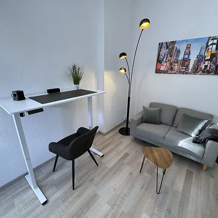 Apartment Modernes In Lage Komfortabel Eingerichtet Mit Arbeitsplatz Und Kueche - Geibelsuite