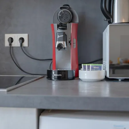 Modernes In Lage Komfortabel Eingerichtet Mit Arbeitsplatz Und Kueche - Geibelsuite Hanôver