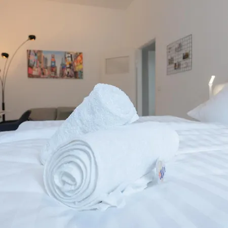 Modernes In Lage Komfortabel Eingerichtet Mit Arbeitsplatz Und Kueche - Geibelsuite