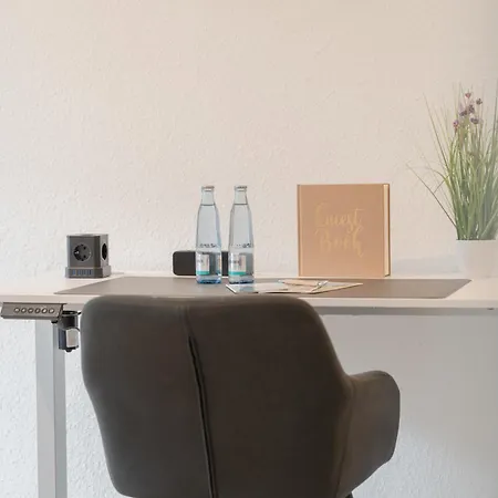 Modernes In Lage Komfortabel Eingerichtet Mit Arbeitsplatz Und Kueche - Geibelsuite