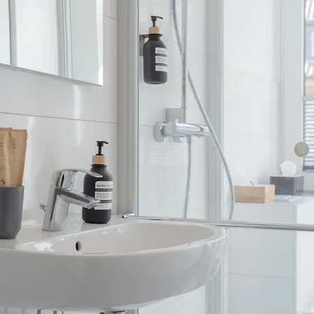 Apartment Modernes In Lage Komfortabel Eingerichtet Mit Arbeitsplatz Und Kueche - Geibelsuite