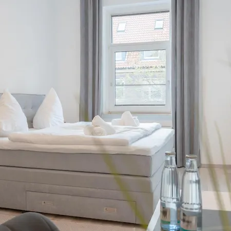 Modernes In Lage Komfortabel Eingerichtet Mit Arbeitsplatz Und Kueche - Geibelsuite Apartment Hannover